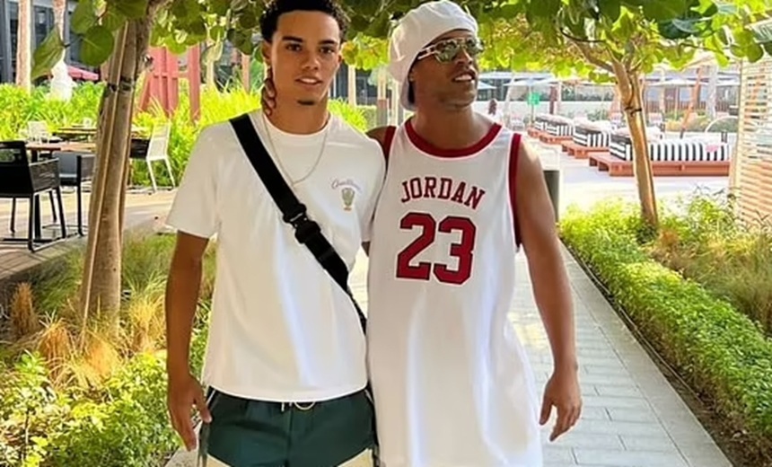 Fiul lui Ronaldinho a semnat cu Hull, echipă din Championship