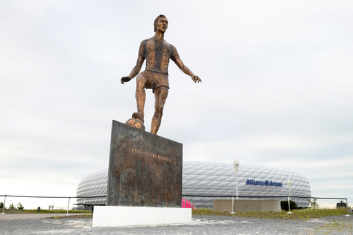 Fotbal: O statuie în memoria lui Franz Beckenbauer a fost inaugurată în faţa stadionului lui Bayern Munchen