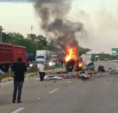 Cel puţin 15 persoane au murit într-un accident rutier, în Mexic