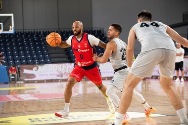 Baschet masculin: CSM Oradea – CS Vâlcea, scor 73-53, în ultimul meci la Turneul Memorial ”Toni Alexe”, câştigat de Borac Cacak