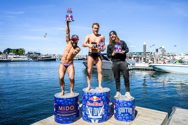 Cătălin Preda, locul 2 la etapa de la Boston din circuitul Red Bull Cliff Diving 