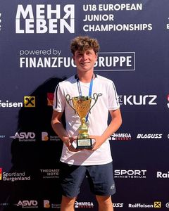 Tenis: Yannick Alexandrescou - medalie de argint la Campionatul European U18
