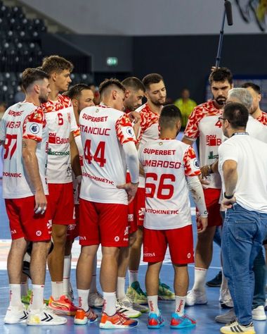 Handbal masculin: Campioana Dinamo Bucureşti pierde la mare luptă cu Veszprem HC, în grupa A a Ligii Campionilor