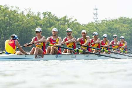 Au intrat în istorie. Prima medalie de aur pentru un echipaj de 8+1 mixt la Campionatul Mondial de Canotaj a fost obţinută de România