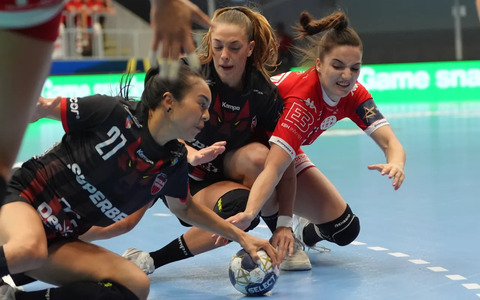 Handbal feminin: Gloria Bistriţa – Metz Handball, scor 24-31, în grupa A a Ligii Campionilor