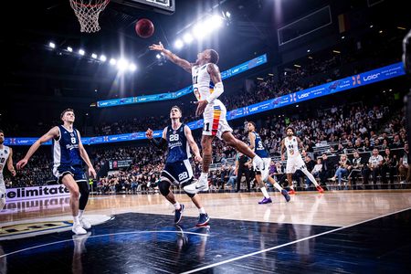 Baschet masculin: Hotărârea de Guvern, prin care jucătorul american Daron Russell primeşte cetăţenia română, a fost adoptată