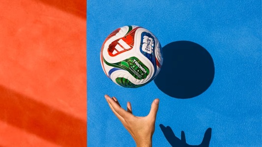 Mingea oficială a Cupei Mondiale FIFA 26: TRIONDA / Infantino: Abia aştept să văd această frumoasă minge lovind plasa porţii. Numărătoarea inversă până la cea mai mare CM din istorie a început!