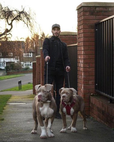 Fotbalistul algerian Saïd Benrahma va fi audiat de justiţia engleză după ce câinii săi au atacat o persoană
