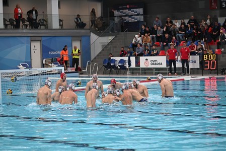 Polo: Campioana CSM Oradea, învinsă de FTC Budapesta, deţinătoarea trofeului Ligii Campionilor, în primul meci din grupa C