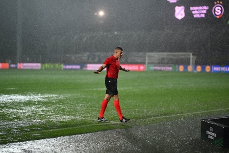 Conference League: Meciul Rijeka – Sparta Praga, suspendat joi seară din cauza ploii torenţiale care a făcut terenul impracticabil. Jocul se reia astăzi - VIDEO