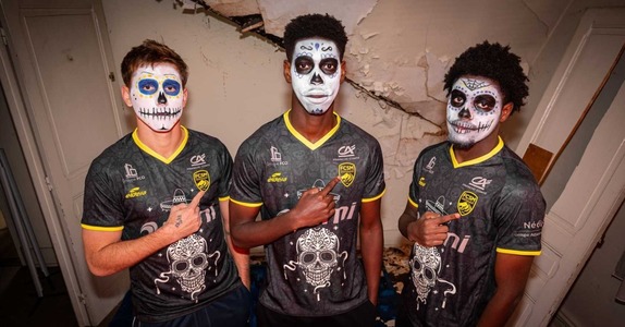 Fotbal: Sochaux joacă împotriva lui Versailles cu tricouri speciale de Halloween