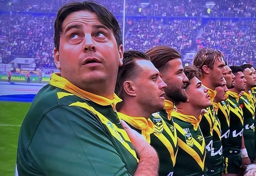 Rugby: Un intrus pe teren, farsor cunoscut, a fost reţinut după ce a apărut alături de echipa Australiei la alinierea pentru intonarea imnurilor la meciul cu Anglia