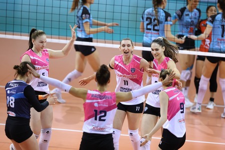 Volei feminin: CSO Voluntari, victorie cu Corona Braşov şi este singura neînvinsă în Divizia A; la masculin, campioana Dinamo a pierdut la debut