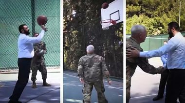 În vizită oficială în Statele Unite, preşedintele sirian a jucat baschet cu militari americani - VIDEO