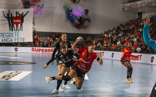Handbal feminin: Gloria Bistriţa, a cincea victorie din grupa A a Ligii Campionilor