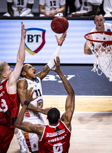 Baschet masculin: U BT Cluj învinge BAXI Manresa în BKT EuroCup, în meci jucat în premieră la Turda