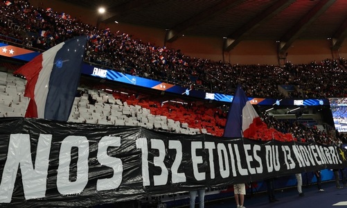 Meciul Franţa-Ucraina: Omagiu adus pe Parc des Princes victimelor atacurilor din 13 noiembrie 2015