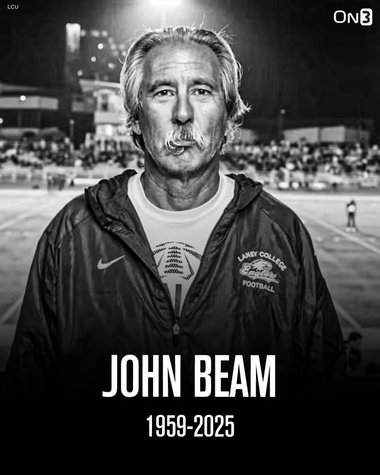 Dramă în California: Un antrenor de fotbal universitar devenit eroul unui documentar Netflix a fost împuşcat mortal