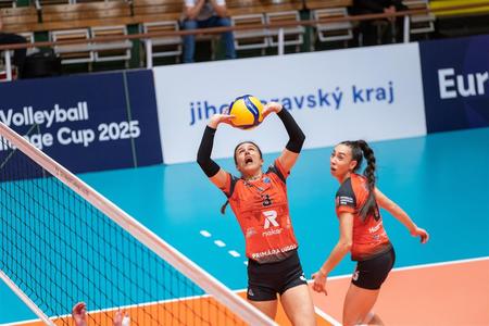 Volei feminin: Universitatea Cluj şi CSM Bucureşti, victorii în primul tur din Cupa României