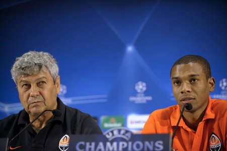 Fernandinho, care a fost antrenat de Mircea Lucescu la Şahtior, şi-a anunţat retragerea. Brazilianul are 40 de ani