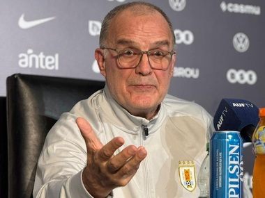 Marcelo Bielsa spune că îi este „ruşine”, dar nu intenţionează să demisioneze după înfrângerea suferită de Uruguay în faţa Statelor Unite