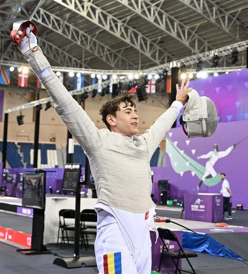 Scrimă: Vlad Covaliu - desemnat al doilea an consecutiv cel mai bun junior din lume