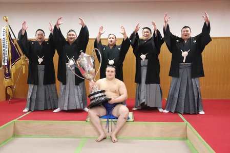 Luptătorul ucrainean de sumo Aonishiki, la un pas de cel mai înalt nivel în sportul naţional al Japoniei