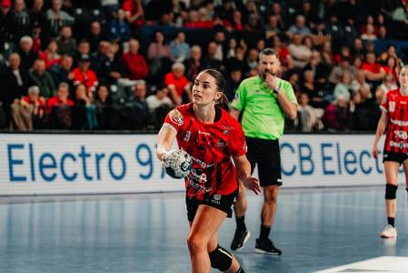 Handbal feminin: Centrul Larissa Nusser, încă două sezoane la Gloria Bistriţa