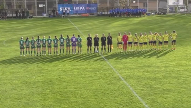 Naţionala feminină U19 a Irlandei, nevoită să cânte imnul a cappella la meciul cu Suedia, după o gafă a organizatorilor - VIDEO