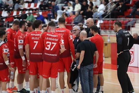 Handbal masculin: Industria Kielce – Dinamo Bucureşti, scor 34-32, în grupa A din Liga Campionilor