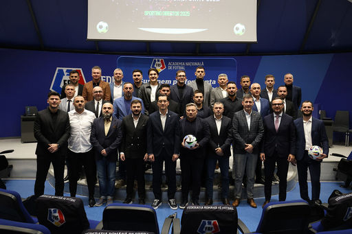 Cristian Săpunaru, Nicolae Dică, Bogdan Lobonţ şi Dragoş Grigore au primit diplome de Director Sportiv. Ei au participat la cursul organizat de FRF
