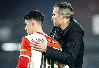 Feyenoord: Van Persie îşi susţine decizia de a-i oferi fiului său Shaqueel debutul în Liga Europa