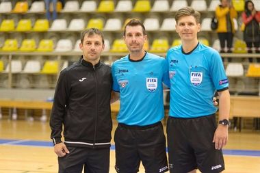 Futsal: 4 arbitri şi un observator din România, delegaţi în optimile de finală ale UEFA Futsal Champions League
