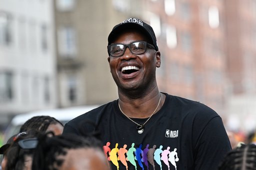 Jason Collins, primul jucător din NBA care şi-a dezvăluit homosexualitatea, suferă de cancer în stadiu terminal. "Ştiţi creatura mitică hidra? Acesta este genul de 'glio' pe care îl am"