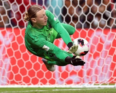 Luis Enrique: “Este prima dată când văd un portar care apără patru lovituri de la 11 metri” / Performanţa lui Safonov aminteşte de cea a lui Duckadam, din 1986