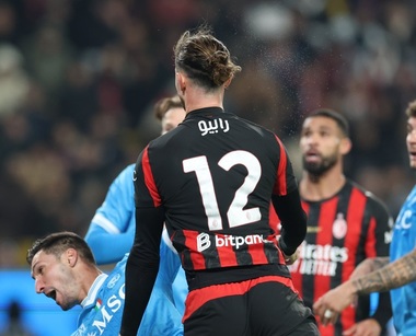 Supercupa Italiei: Deţinătoarea trofeului, AC Milan, a fost învinsă de Napoli în semifinale