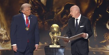 Trump a cerut ca trofeul „Premiul FIFA pentru pace” oferit de Infantino să fie la fel de înalt ca trofeul Cupei Mondiale