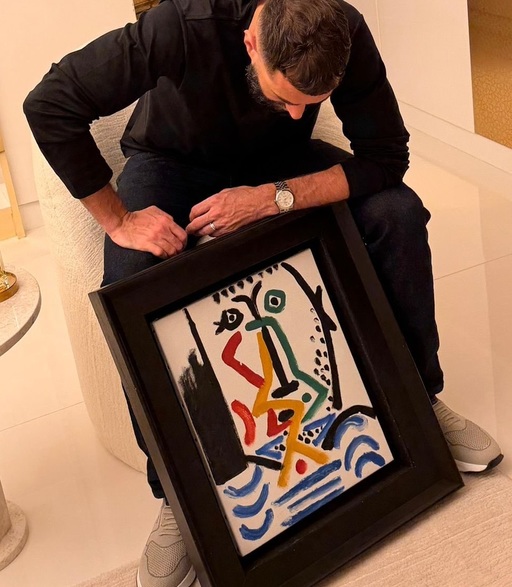 „Bun venit acasă”. Karim Benzema s-a fotografiat cu ultima sa achiziţie, un tablou de Picasso