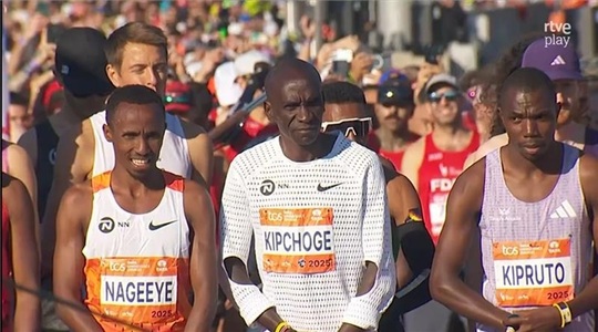 "Nu mă retrag". Turneul mondial al lui Kipchoge: maratoane pe toate continentele în următorii doi ani şi jumătate. El speră să strângă 1 milion de dolari la fiecare oprire