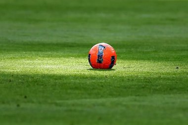 Mingea portocalie, un coşmar pentru persoanele daltoniste: Serie A renunţă deja la balonul pentru sezonul de iarnă
