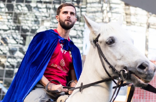 Mijlocaşul bosniac Miralem Pjanic şi-a anunţat retragerea din activitate la 35 de ani