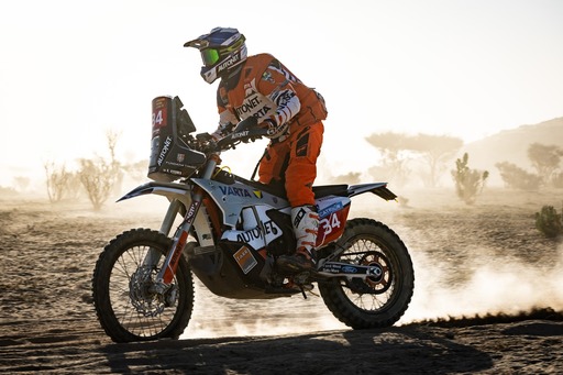 Raliul Dakar: Emanuel Gyenes, locul 17 la moto, în prolog. Cum s-au clasat echipajele Dacia la auto