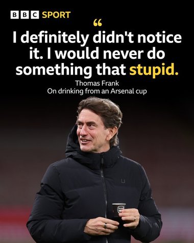 Cafea într-un pahar cu emblema clubului Arsenal, motiv de polemică în jurul antrenorului formaţiei Tottenham