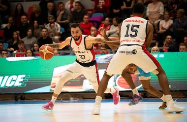 Baschet masculin: CSM Oradea şi Dinamo Bucureşti, victorii în etapa a XVI-a a Ligii Naţionale