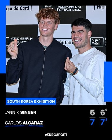 Carlos Alcaraz l-a învins pe Jannik Sinner, într-un meci demonstrativ la Seul. Câţi bani au încasat cei doi jucători - VIDEO