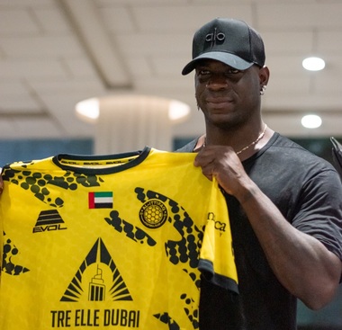 Fotbal: La 35 de ani Mario Balotelli a semnat în liga secundă din Emirate - VIDEO