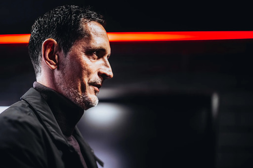 Fotbal: Eintracht Frankfurt l-a demis pe antrenorul Dino Toppmoller