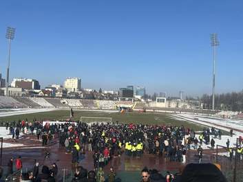 Sute de suporteri au fost prezenţi la demolarea vechiului stadion Dinamo. Încep lucrările pentru noua Arenă Multifuncţională Dinamo - FOTO, VIDEO