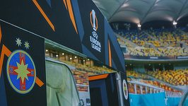 Meciul FCSB – Fenerbahce: Incident în tunel la pauză / Un suporter a intrat pe teren în prima repriză