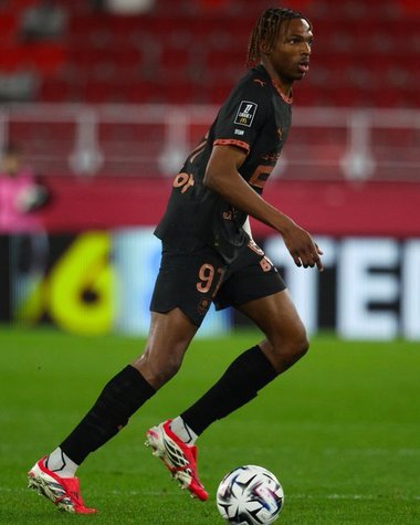 Fundaşul Jeremy Jacquet va semna cu Liverpool. Suma de transfer ar fi de 60 de milioane de lire sterline